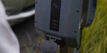 전기 자동차 충전소의 REMINC | CONTI 패스너